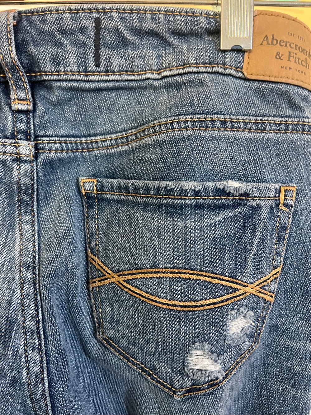 Abercrombie & Fitch Medium Blue Distressed Denim Jeans size 25 long - Picture 7 of 10